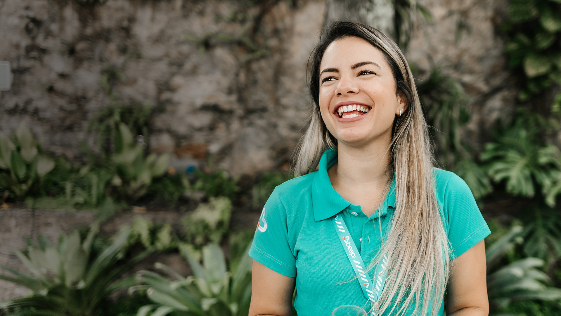 Imagem mostra a nossa gerente de imunizações, Patrícia Portugal, sorrindo. 