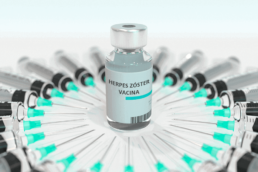 imagem com várias seringas e um frasco de vacina descrito como vacina herpes zóster